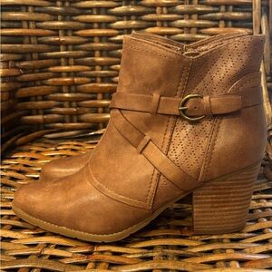 BareTraps  Launa Bootie Tan Ankle Boots with Strap Detail, Zip Up size 10.5
